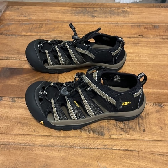 keen water sandals, size 4, black, in very good condition - Picture 4 of 7